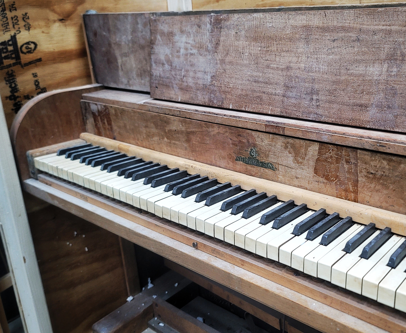 The Liberto Victory Vertical piano